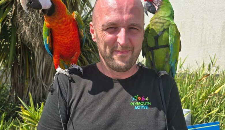 Scarlet Macaw parrots for sale in North Dakota